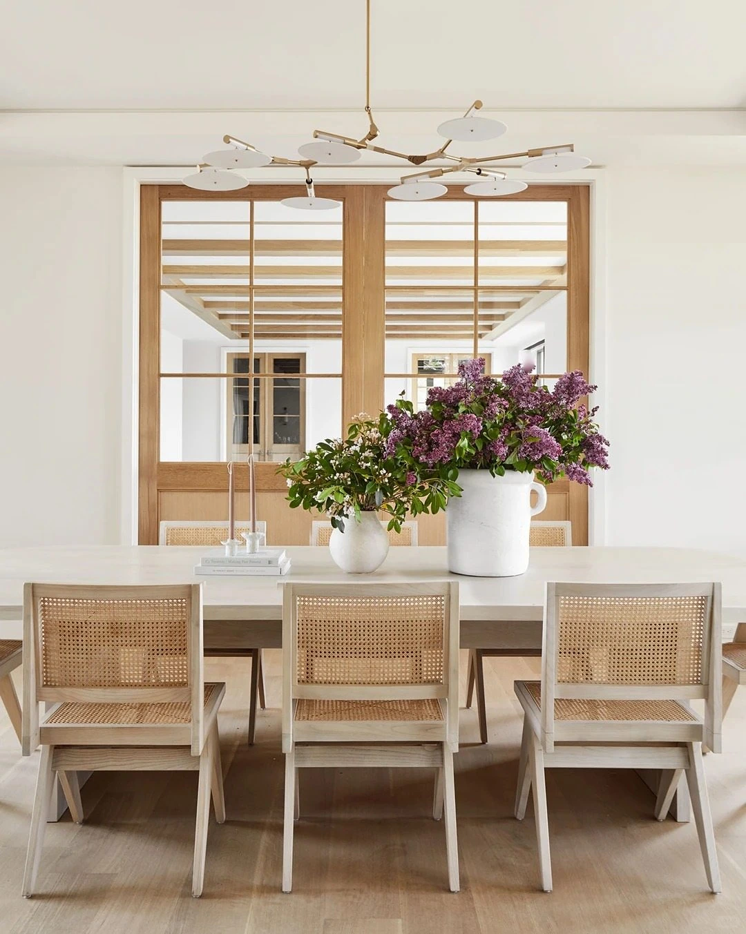 Modern residential interior inspiration, photograph 4