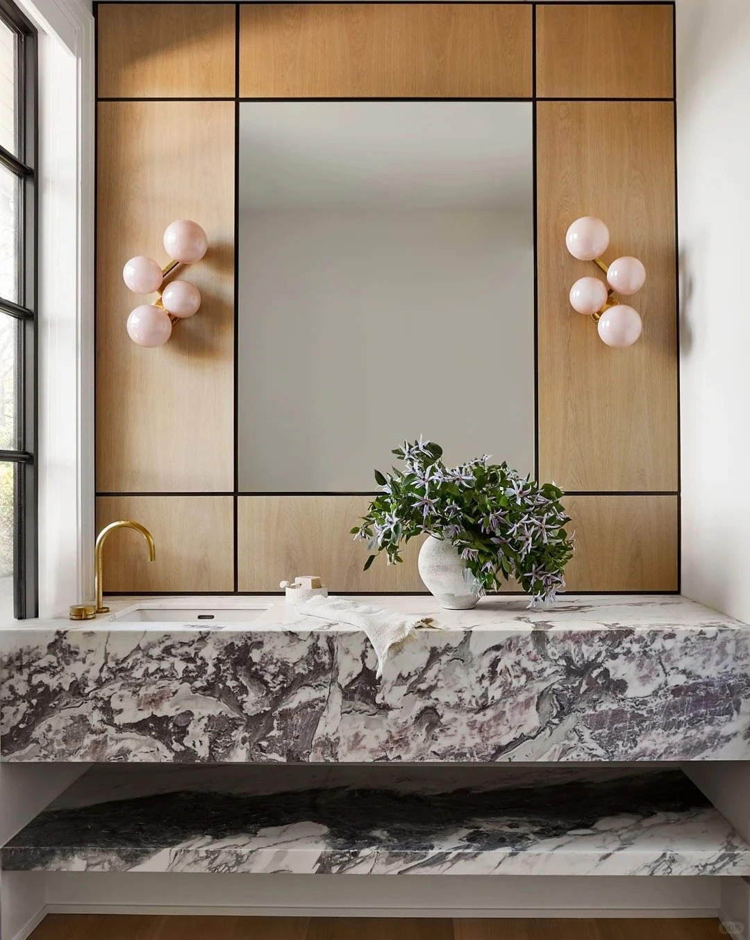 Modern residential interior inspiration, photograph 10